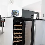 Modern 4 Bedroom Villa, Air-conditioning, Swimming Pool, Private Gardens *
