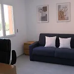 Modern 4 Bedroom Villa, Air-conditioning, Swimming Pool, Private Gardens * Laroque-des-Albères