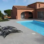 Modern 4 Bedroom Villa, Air-conditioning, Swimming Pool, Private Gardens Laroque-des-Albères