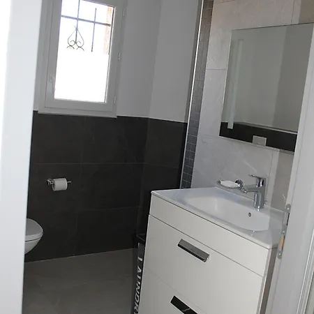 Vila Modern 4 Bedroom Villa, Air-conditioning, Swimming Pool, Private Gardens Laroque-des-Albères