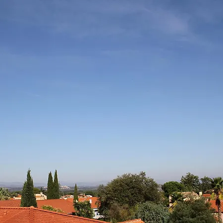 Modern 4 Bedroom Villa, Air-conditioning, Swimming Pool, Private Gardens Laroque-des-Albères