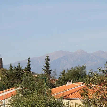 Modern 4 Bedroom Villa, Air-conditioning, Swimming Pool, Private Gardens Villa Laroque-des-Albères