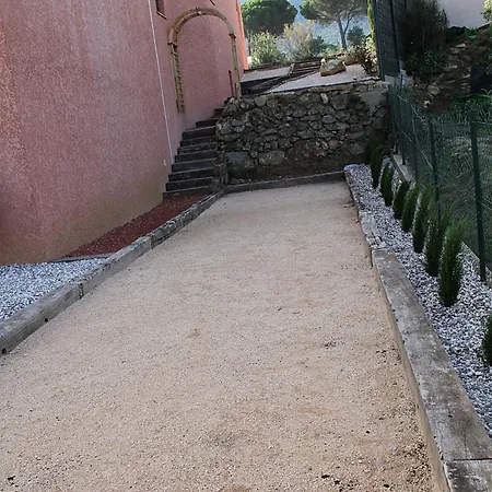 Vila Modern 4 Bedroom Villa, Air-conditioning, Swimming Pool, Private Gardens *