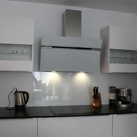 Villa Modern 4 Bedroom Villa, Air-conditioning, Swimming Pool, Private Gardens Laroque-des-Alberes