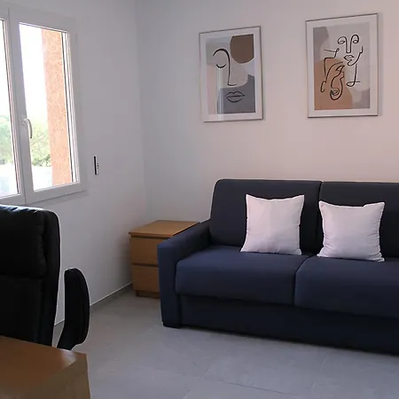 Modern 4 Bedroom Villa, Air-conditioning, Swimming Pool, Private Gardens * Laroque-des-Alberes