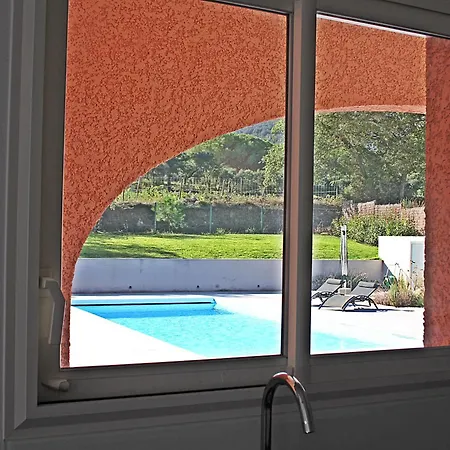 Modern 4 Bedroom Villa, Air-conditioning, Swimming Pool, Private Gardens * Laroque-des-Albères