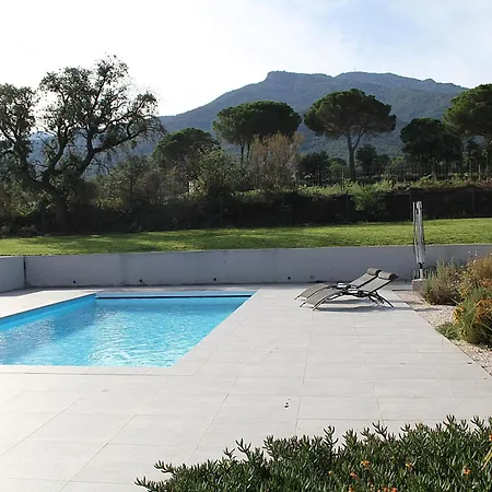 Modern 4 Bedroom Villa, Air-conditioning, Swimming Pool, Private Gardens Laroque-des-Alberes