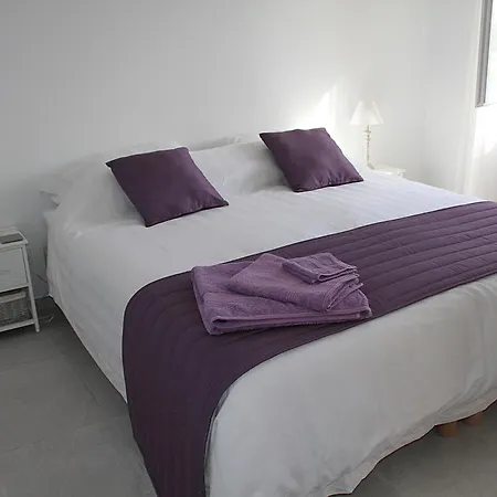 Villa Modern 4 Bedroom Villa, Air-conditioning, Swimming Pool, Private Gardens