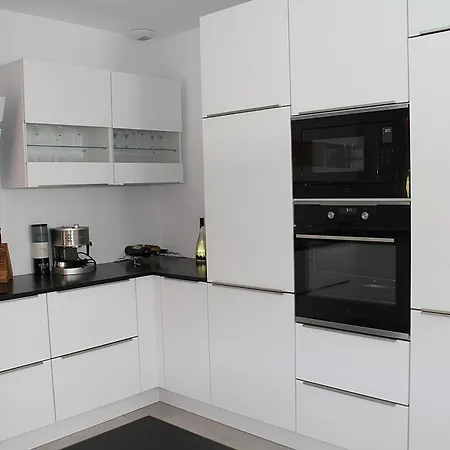 Modern 4 Bedroom Villa, Air-conditioning, Swimming Pool, Private Gardens Laroque-des-Alberes