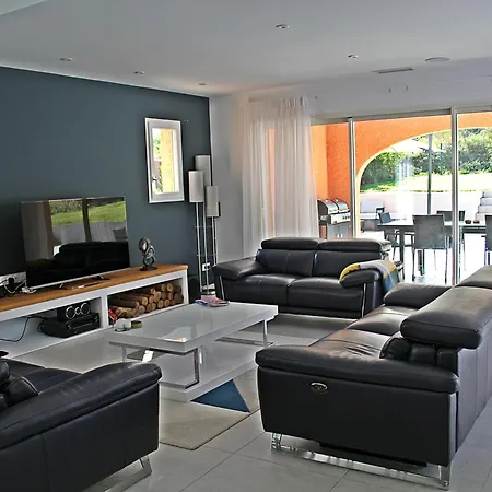 Villa Modern 4 Bedroom Villa, Air-conditioning, Swimming Pool, Private Gardens Laroque-des-Albères