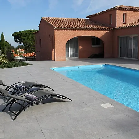 Modern 4 Bedroom Villa, Air-conditioning, Swimming Pool, Private Gardens Laroque-des-Albères