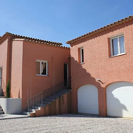 Villa Modern 4 Bedroom Villa, Air-conditioning, Swimming Pool, Private Gardens