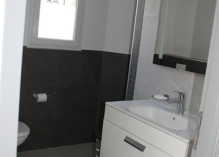 Villa Modern 4 Bedroom Villa, Air-conditioning, Swimming Pool, Private Gardens Laroque-des-Alberes