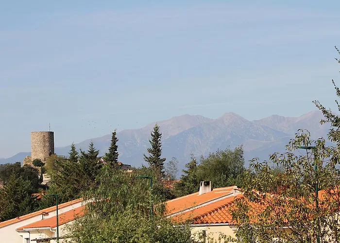 Modern 4 Bedroom Villa, Air-conditioning, Swimming Pool, Private Gardens Villa Laroque-des-Alberes