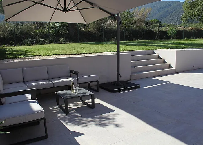 Vila Modern 4 Bedroom Villa, Air-conditioning, Swimming Pool, Private Gardens