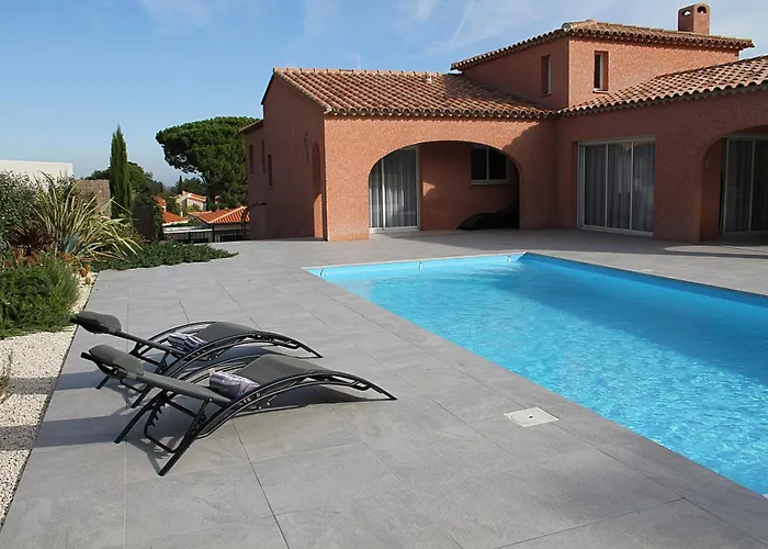Modern 4 Bedroom Villa, Air-conditioning, Swimming Pool, Private Gardens Laroque-des-Albères
